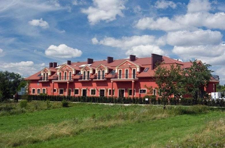 Hotel Milord Pułtusk Buitenkant foto