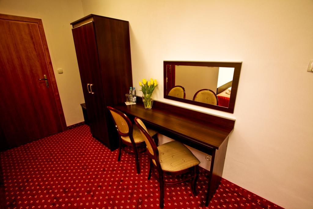Hotel Milord Pułtusk Buitenkant foto