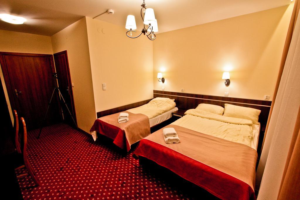 Hotel Milord Pułtusk Buitenkant foto