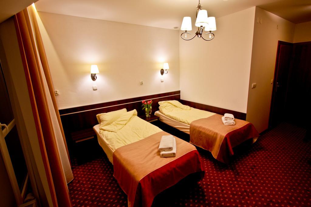 Hotel Milord Pułtusk Buitenkant foto