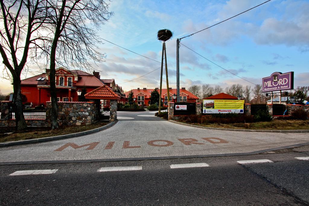 Hotel Milord Pułtusk Buitenkant foto