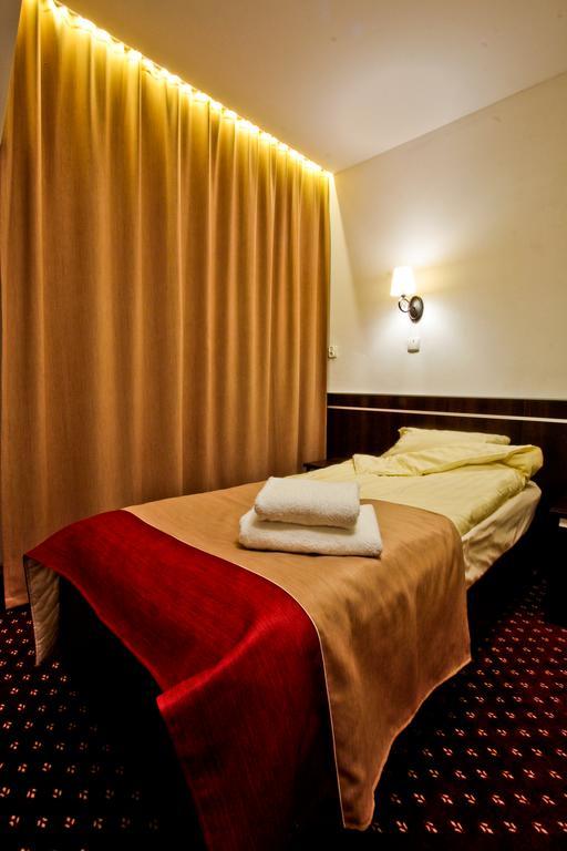 Hotel Milord Pułtusk Buitenkant foto