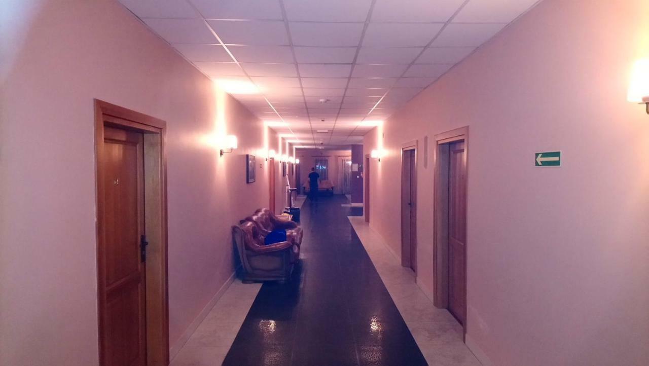 Hotel Milord Pułtusk Buitenkant foto