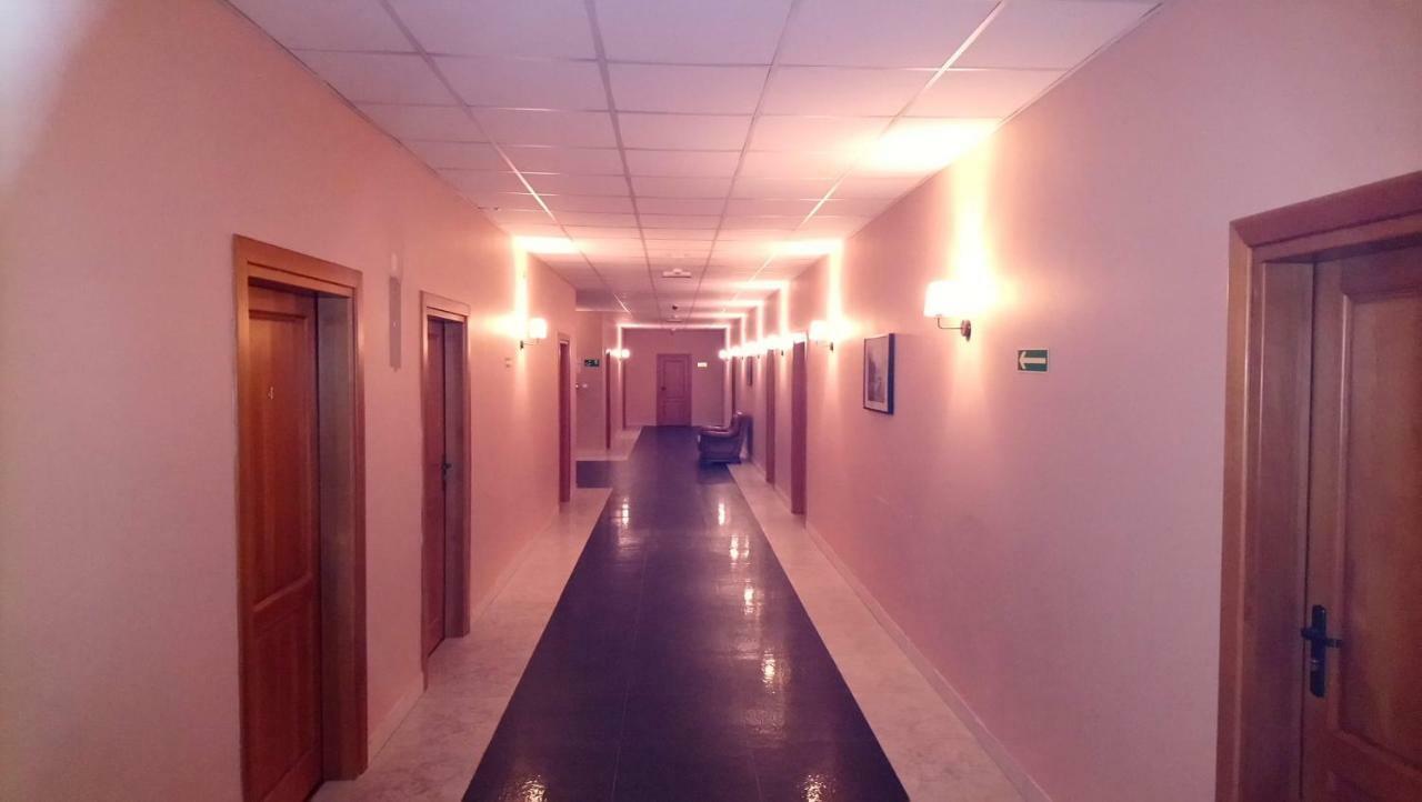 Hotel Milord Pułtusk Buitenkant foto
